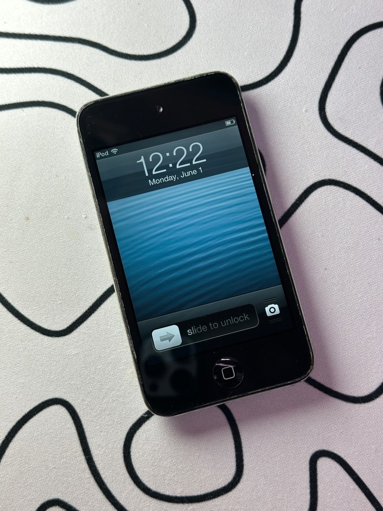 Apple iPod Touch 4th Generation 8GB – Black – Grade C