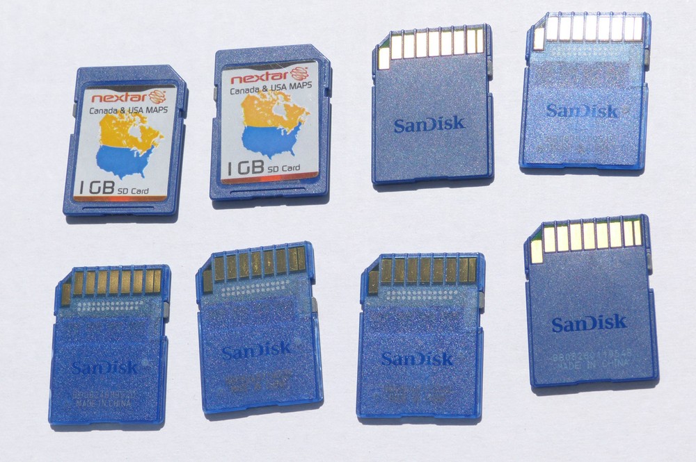 One (1) – genuine Sandisk 1GB SD card with Nextar gps USA & Canada maps