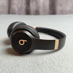 Beats Solo 4 Wireless On-Ear Headphones Matte Black Gold USB-C Case MUW33LL/A