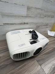 Epson PowerLite H501A Home Cinema 3020 Tri-LCD Projector No Remote