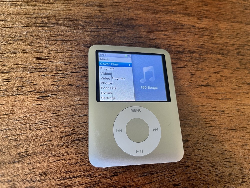 Apple iPod Nano 3rd Generation A1236 Silver Portable 8GB MP3 – See Description