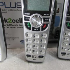 Uniden Cordless Phone Lot 4 Handsets Bases Answering Machine DECT 6.0 DCT648