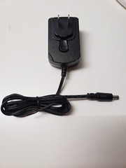 AC/DC Adapter INPUT:100-240V 50-60Hz 0.3A OUTPUT: 5V 2.0A 5mm plug tip
