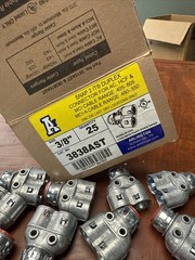 Lot of 18 Arlington 3838AST 3/8″ Snap2It Duplex Connector for MC/AC/Flex, Zinc