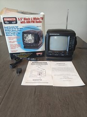 vintage Remmington 5.5in Black & White CRT TV w/ AM/FM Radio, Model #00815