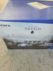 Sony PlayStation 4 VR Skyrim Bundle PS4 VR Series 2 CHU-ZVR2, Very Good