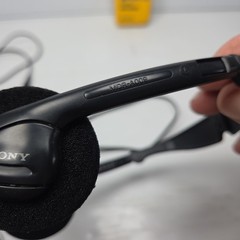 Sony Sports Walkman SRF-8 Yellow FM/AM Radio With Headphones Works Great