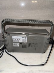 EXCELLENT PANASONIC RF-2400D AM/FM 2-BAND PORTABLE RADIO AC OR BATTERY POWERED