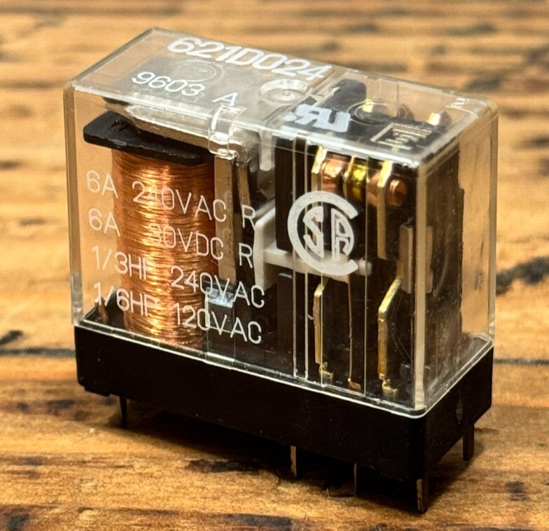 1 x Fujitsu 621D024 5A 240VAC 2A 30VDC 24VDC DPDT 8-pin Relay