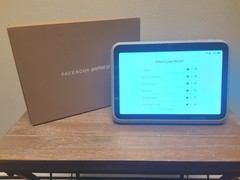 FACEBOOK PORTAL GO VIDEO CALLING 10″ SCREEN W/ BOX AND CHARGER