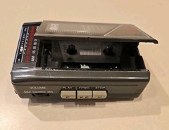Vintage GE Walkman Portable Am/Fm Radio Cassette Player Model 3–5470A – Works