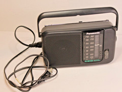 Panasonic RF-544 Portable AM / FM Radio Handle Antenna AC or Battery Works