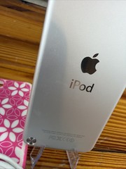 Apple iPod touch 5th Generation 32GB Silver Model A1421 w/ Cord PRISTINE!