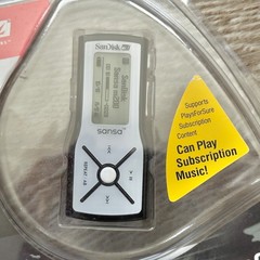 Sandisk Sansa m250 MP3 Music Player 2GB Black New Sealed
