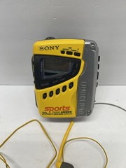 Sony Sports Groove Walkman WM-FS499 Radio Cassette Player Headphones Yellow VTG