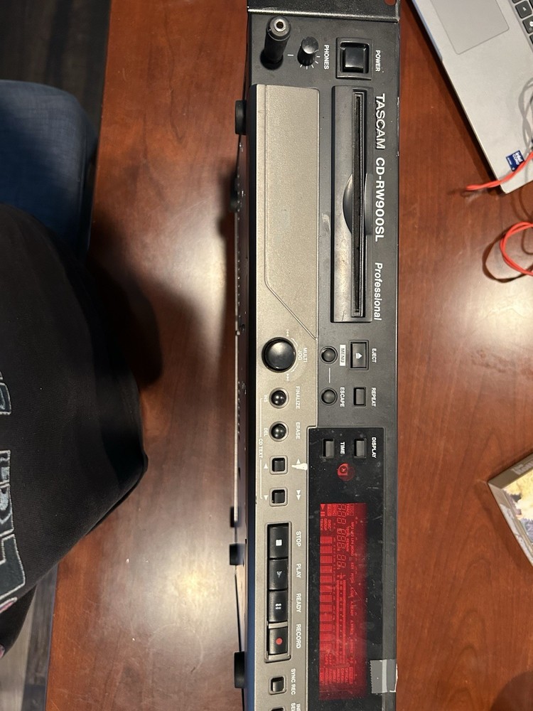 Tascam CD-RW900SL Rewritable CD Recorder/Player 24-Bit Converter
