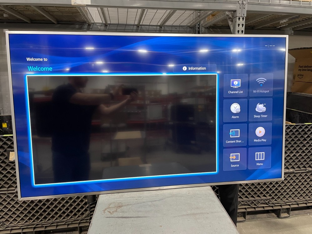 65″ Class Samsung HE89U 4K UHD hotel hospitality Monitor/ Display Silver