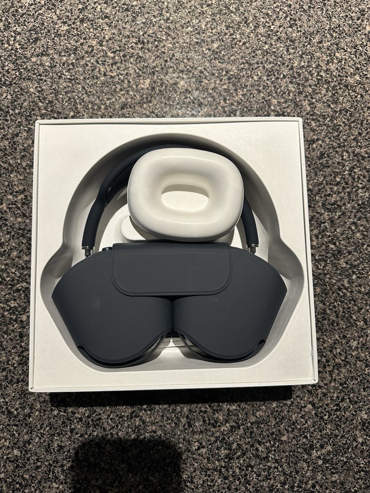 AppIe AirPods Max Noise Cancelling Headphones Space Gray