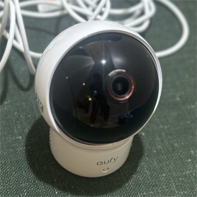 Eufy Indoor IP/Network Surveillance Camera Wired USB Color White/Black 1 Cam