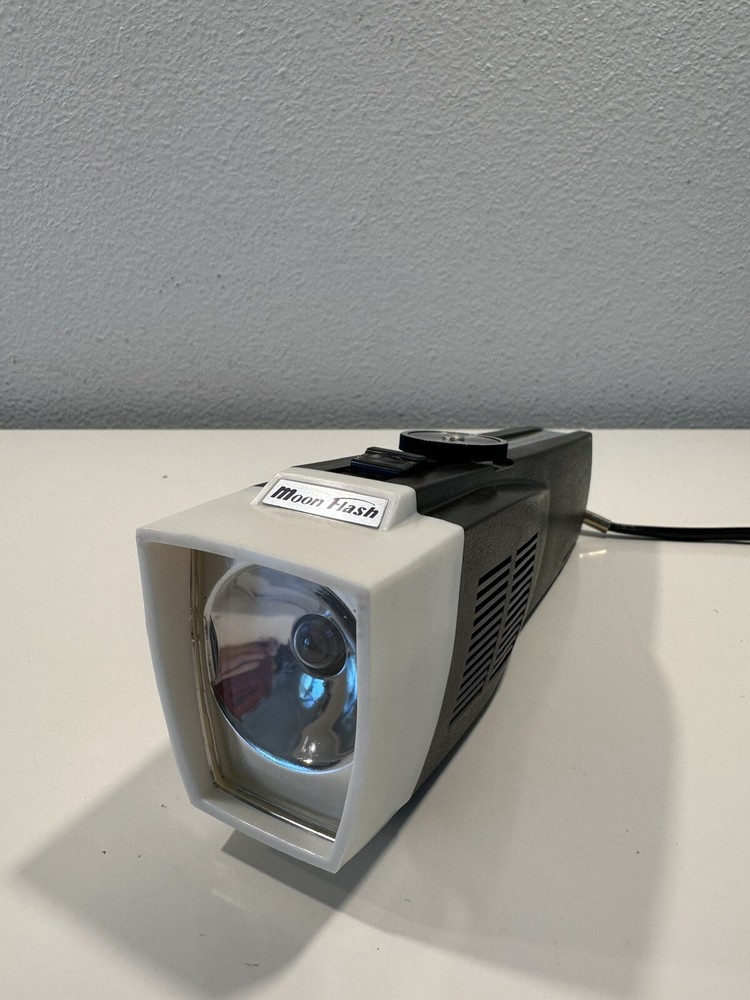 VINTAGE Moon Flash MF-7 Solid State Compact Flashlight AM Radio *NEW OLD STOCK