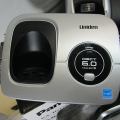 Uniden Cordless Phone Lot 4 Handsets Bases Answering Machine DECT 6.0 DCT648