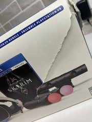 Sony PlayStation 4 VR Skyrim Bundle PS4 VR Series 2 CHU-ZVR2