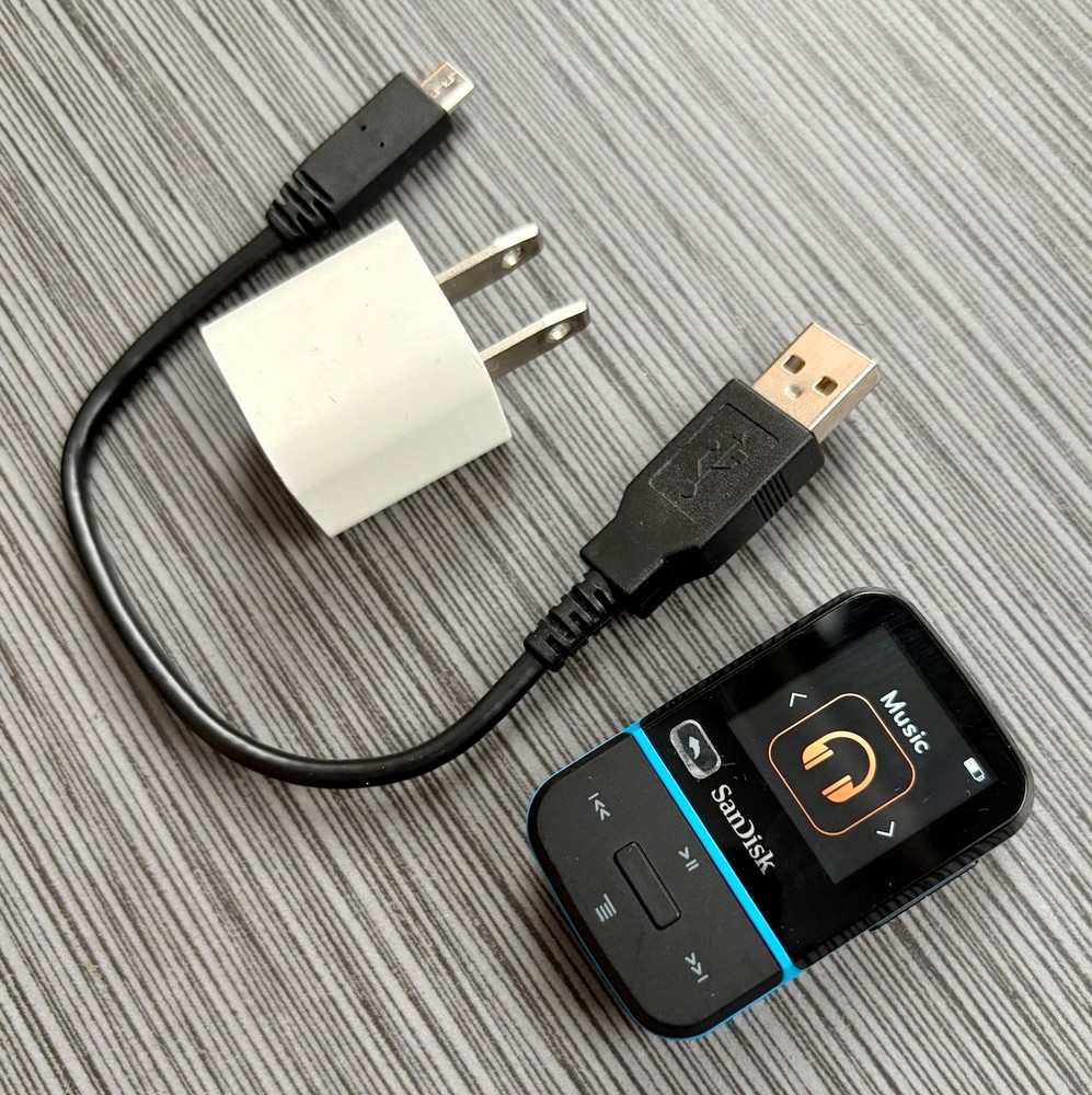 SanDisk Clip Sport Go 32GB MP3 Player with/Cable & Charger – Bundle