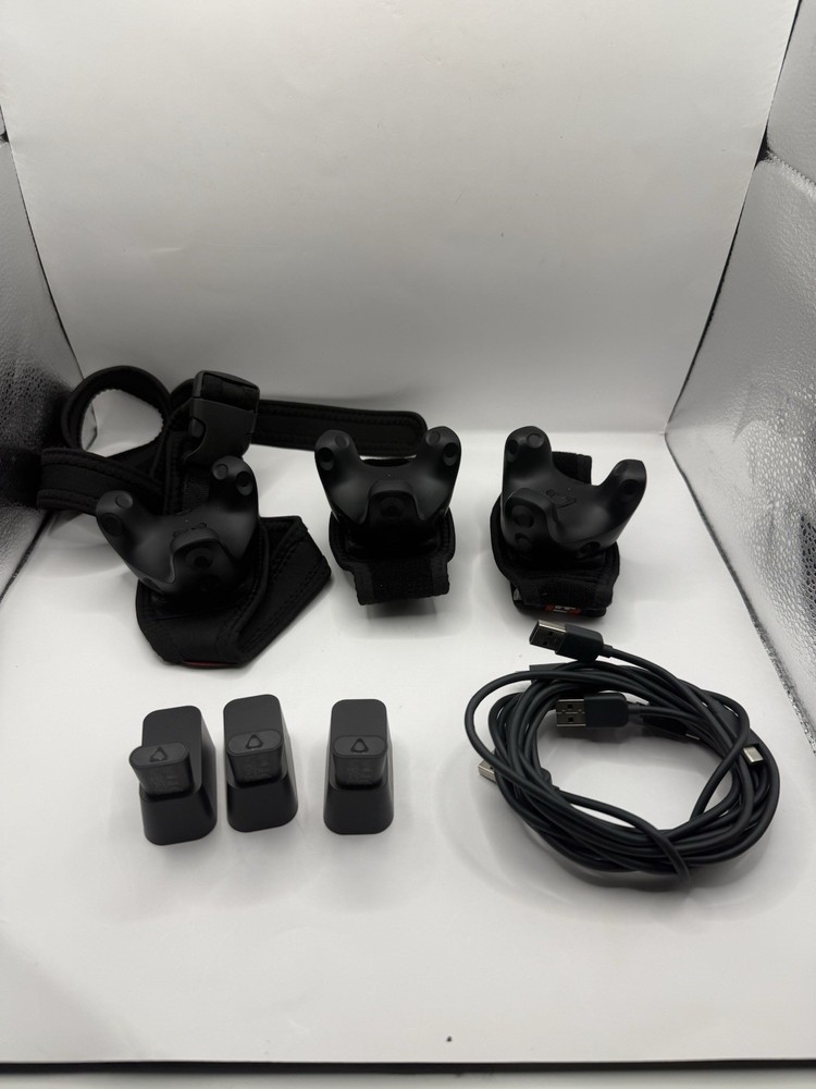 3x HTC Vive 3.0 Tracker – Black With Straps – Tested And Working