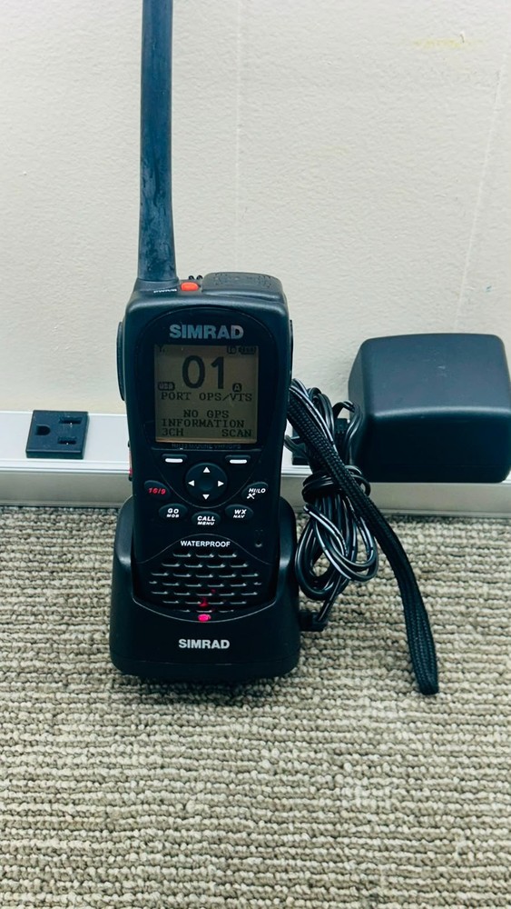 Simrad HH33 Marine VHF/GPS Handheld Radio with Charger Base 1632705