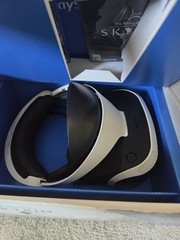 Sony PlayStation 4 VR Skyrim Bundle PS4 VR Series 2 CHU-ZVR2, Very Good