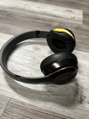 Beats B0534 Solo 2 Wireless On-Ear Bluetooth Headphones in Black