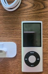 Apple iPod Nano 4th Generation 8GB – Silver- Retro iPod Tested and Working