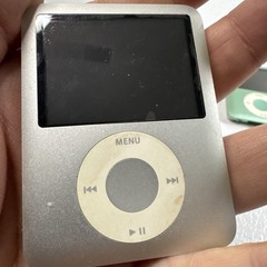 Apple iPod Lot Of 5 – 2x 32GB, 2x 8GB & 1. 4 GB – No Cords. SOLD AS IS