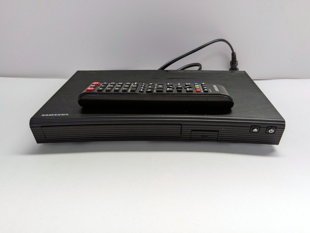 Samsung BD-JM51 Smart Curved Blu-ray DVD Player Wi-Fi Streaming HDMI w Remote