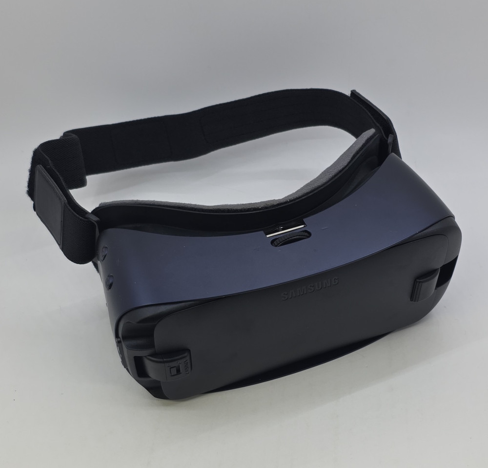 Samsung Gear VR Smartphone VR Headset Powered by Oculus Black/Blue