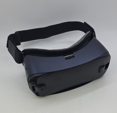 Samsung Gear VR Smartphone VR Headset Powered by Oculus Black/Blue