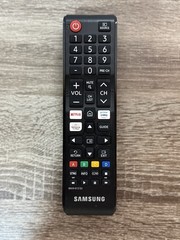 Samsung 65″ Slim 3D Smart TV Bundle | UN65F7100 | 4 New 3D Glasses | Rare Find
