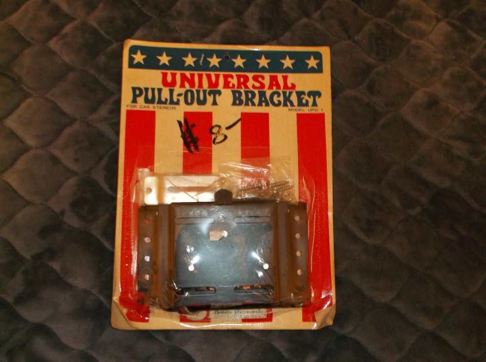 VINTAGE NEW IN BOX UNIVERSAL LOCK PULL-OUT BRACKET FOR CAR STEREOS MODEL UPO-1