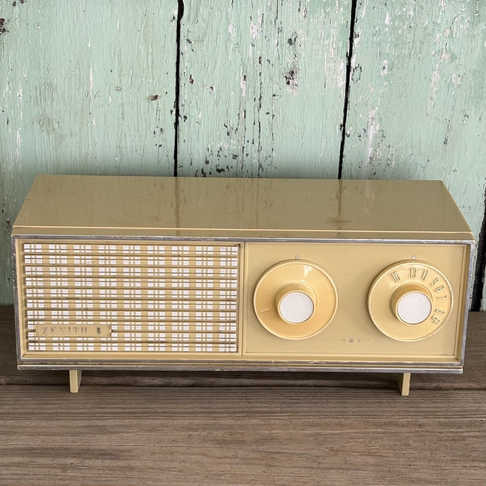 VTG Z1960S ZENITH B210 SOLID STATE AM RADIO YELLOW RETRO MID CENTURY WORKING