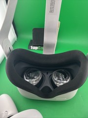 Oculus Quest 2 Virtual Reality 128gb w/Controllers In Great Condition(T30)