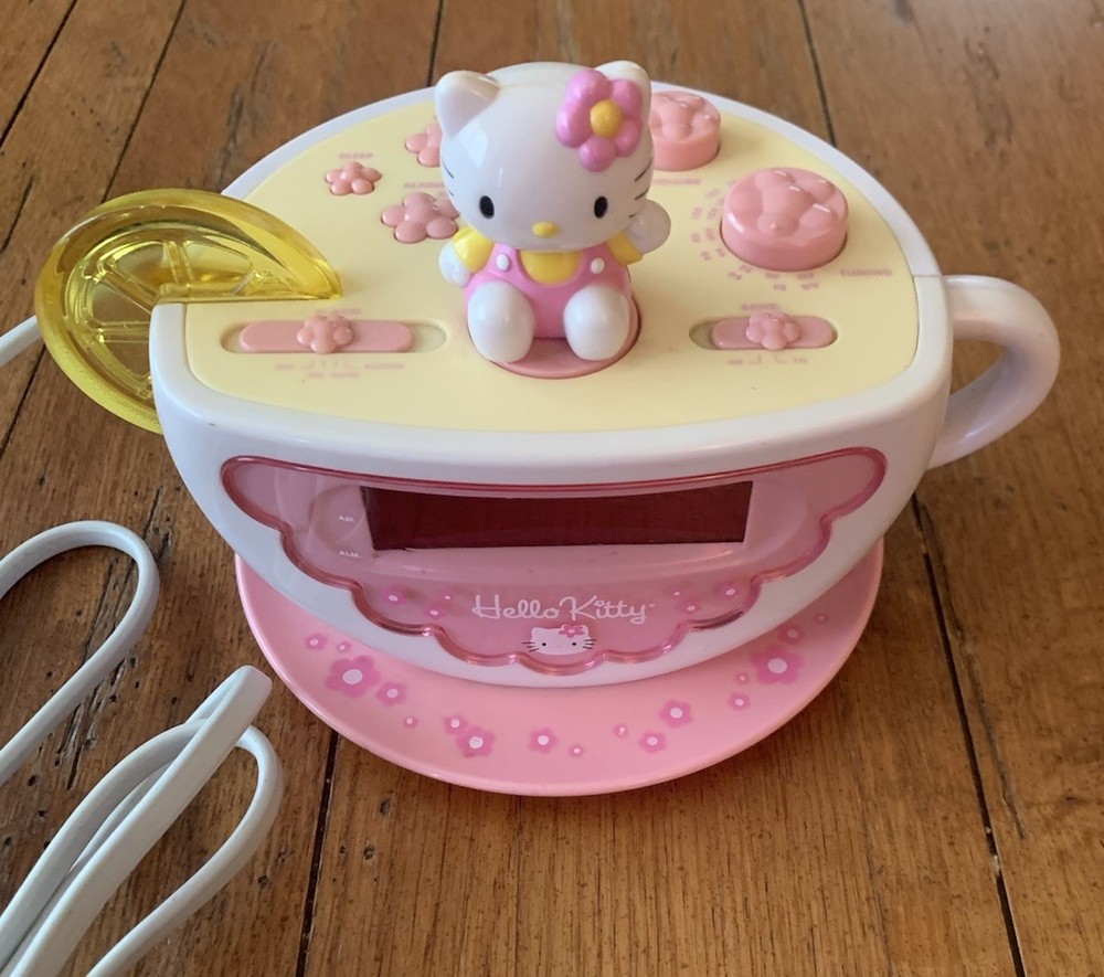 Hello Kitty Sanrio RCA Alarm Clock Radio Pink Teacup AM/FM Decor Digital WORKS