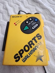 Sony Walkman Sports FM Yellow Portable Cassette Player AM/FM Radio Tested