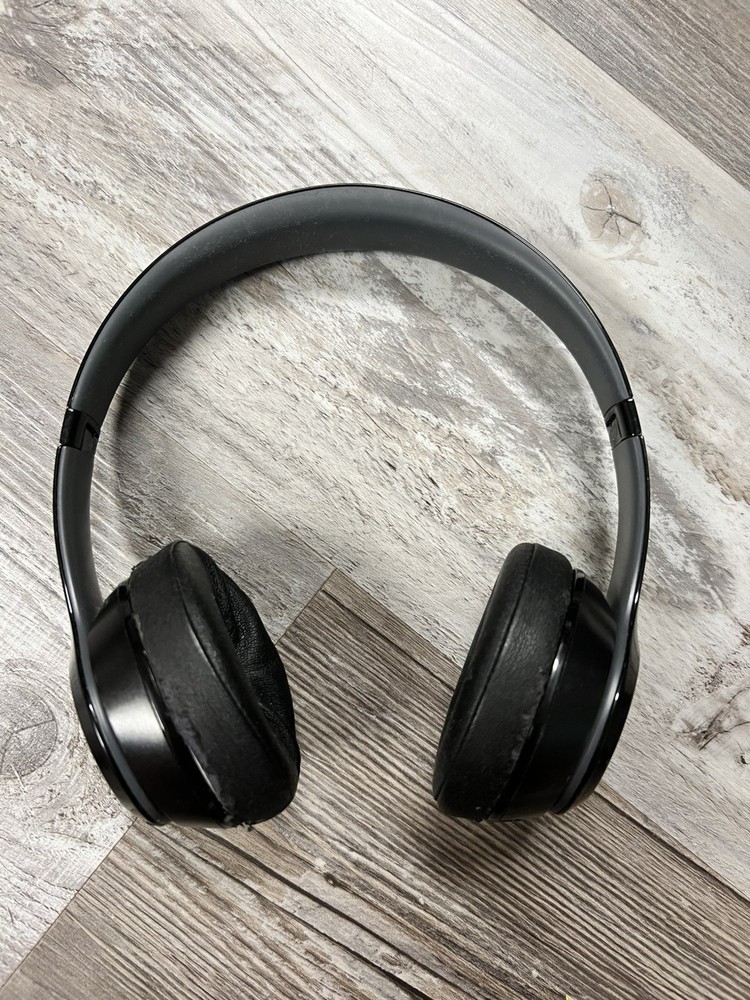 Beats B0534 Solo 2 Wireless On-Ear Bluetooth Headphones in Black