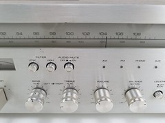 Akai AA-1050 Stereo receiver – 35w 4-16Ohm – Fully working