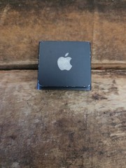 Apple iPod Shuffle 4th Generation 2GB Space Gray