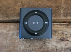 Apple iPod Shuffle 4th Generation 2GB Space Gray