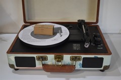 AUTOGRAPHED LTD Jon Anderson Yes “Live Perpetual Change” Turntable Record Player