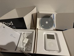 Apple iPod 3rd Generation 15GB w/ Original Box